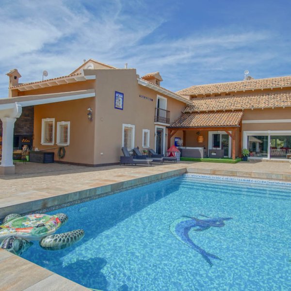 Villa in La Nucia-3