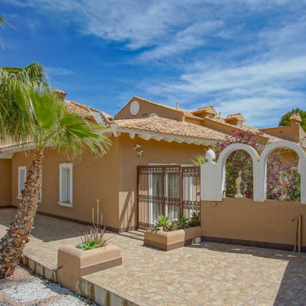 Villa in La Nucia-10