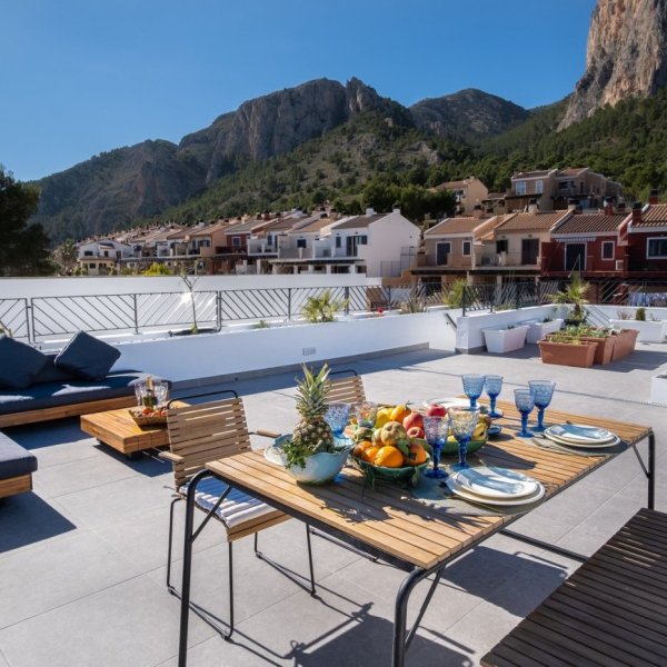 Gloednieuwe vrijstaande villa's met uitzicht op zee in Polop (provincie Alicante)-7
