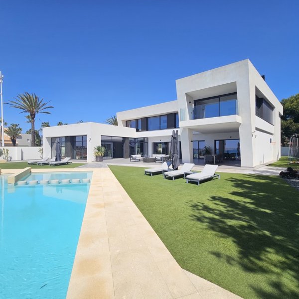 Villa in Cabo Roig-2