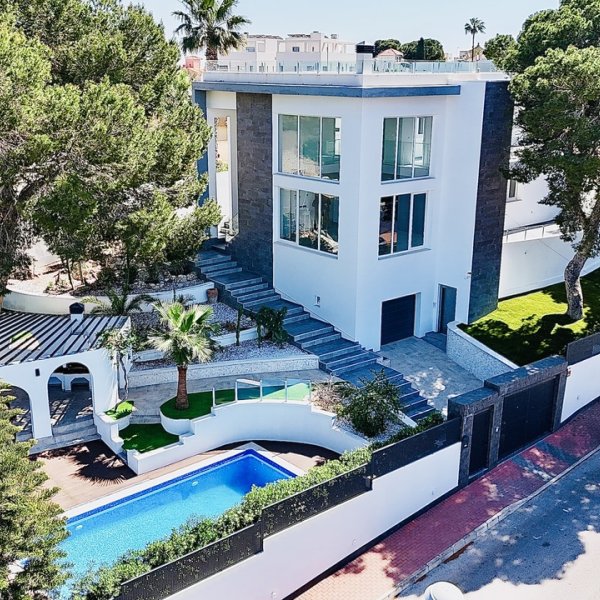 Villa in Los Balcones-1