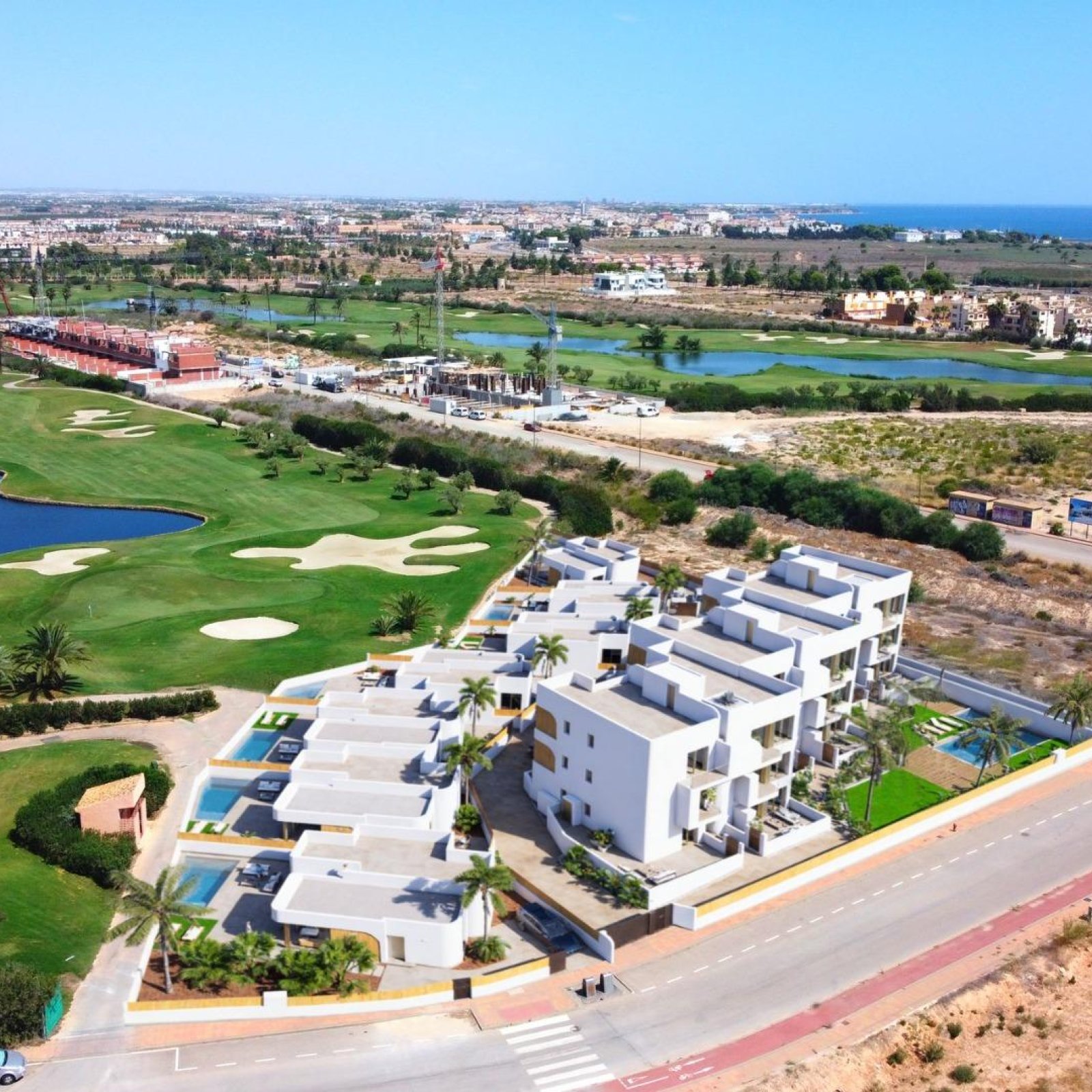 Nieuwbouw wooncomplex in Los Alcázares aan de frontlinie van Serena Golf-2