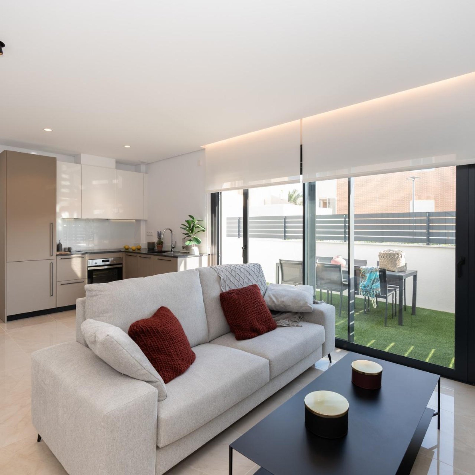Nieuwe halfvrijstaande villa's aan zee in La Marina - El Pinet Beach-5