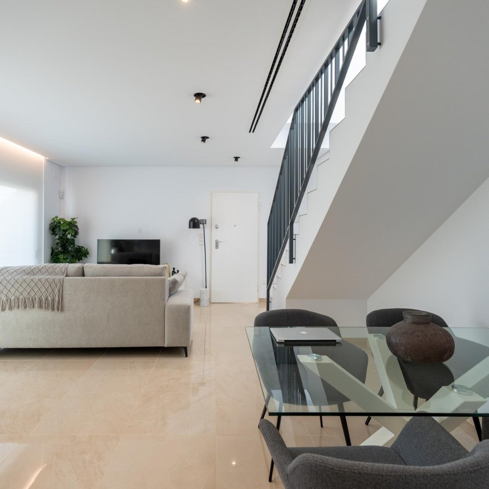 Nieuwe halfvrijstaande villa's aan zee in La Marina - El Pinet Beach-9