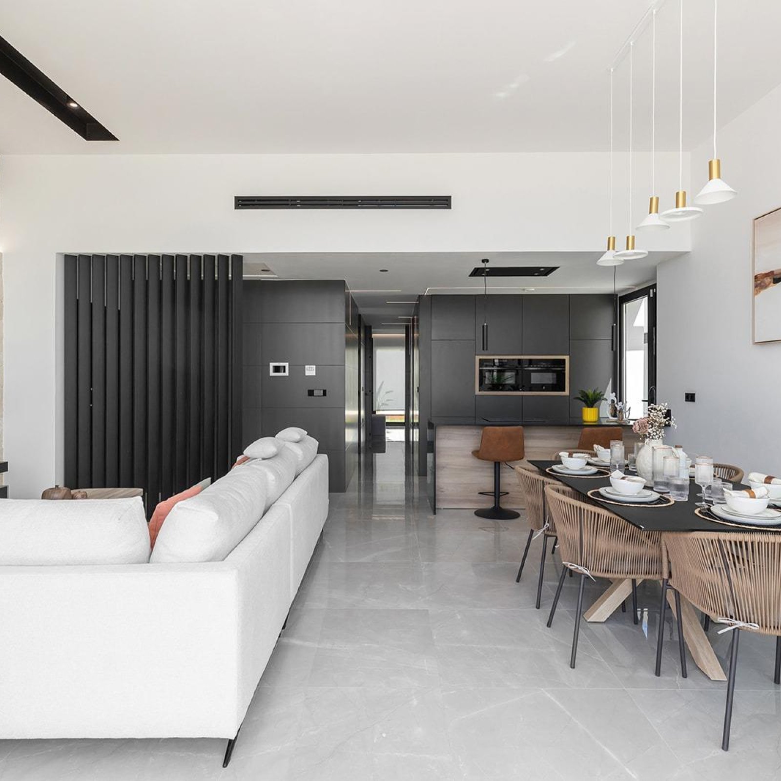 Nieuwbouw gelijkvloerse villa's met privé zwembad in Torrevieja-14