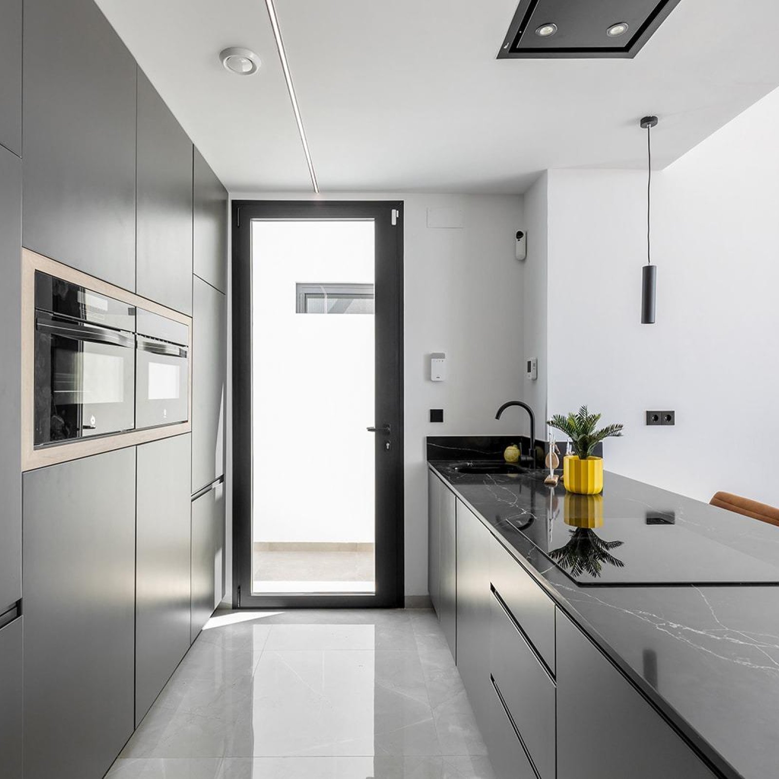 Nieuwbouw gelijkvloerse villa's met privé zwembad in Torrevieja-25
