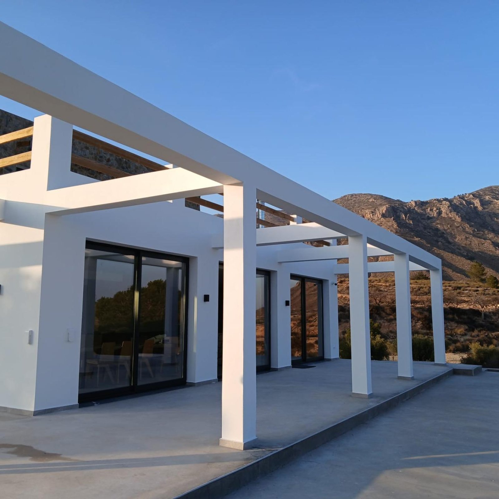 Op maat gebouwde nieuwe villa’s in Pinoso (Alicante): ruime woningen in een natuurlijke omgeving-7