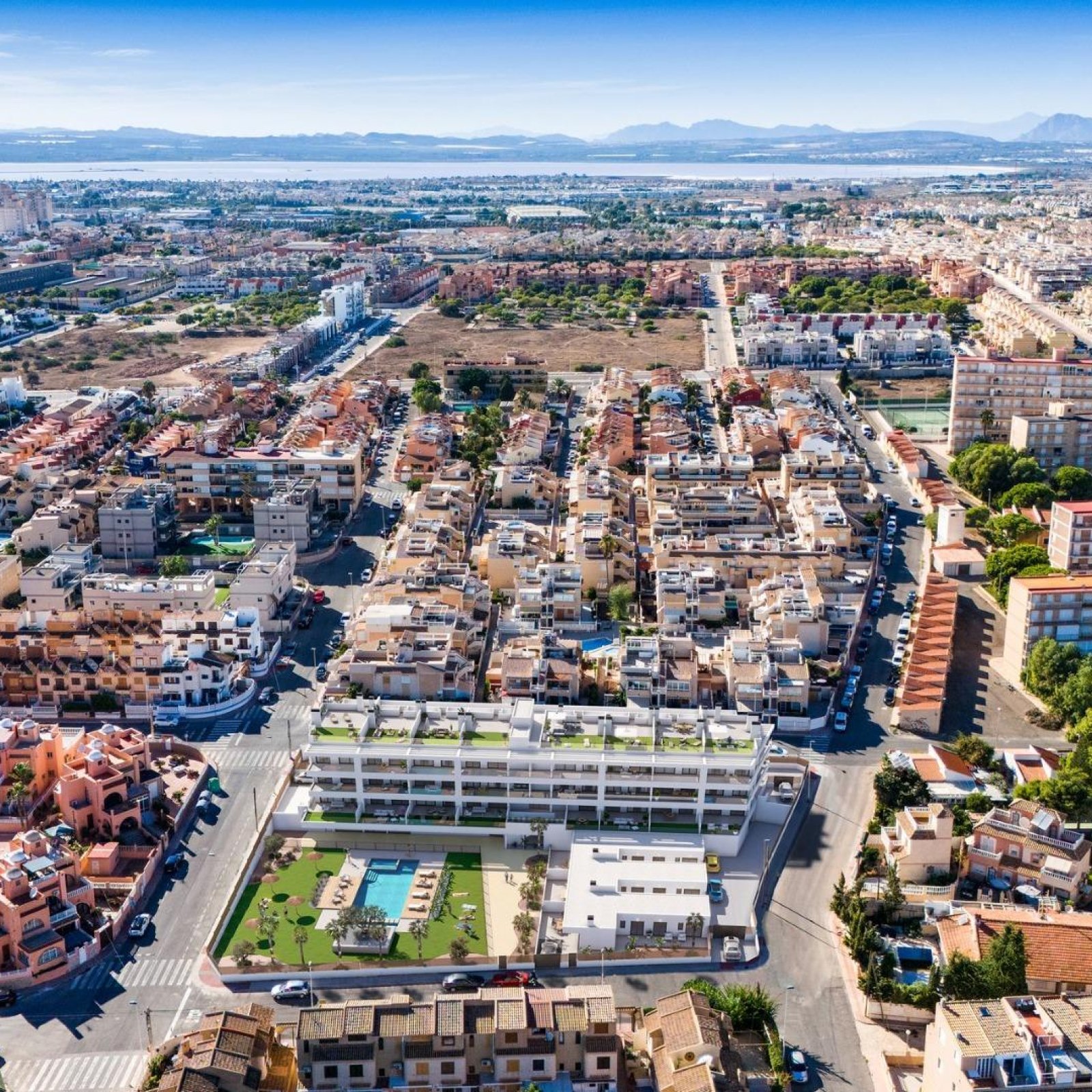 Nieuwbouwappartementen met toeristenvergunning op 300 m van het strand in Torrevieja-5