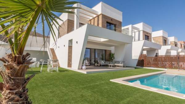 NIEUWBOUW VILLA'S MET PRIVÉ ZWEMBAD EN GASTENHUIS-1